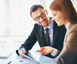 Naliczone a niewypłacone składniki kwartalne lub roczne np. tzw. „13” – jak ustalić podstawę wymiaru zasiłku dla pracownika